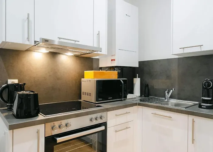 Comfy 3br Perfect For 4-6 Metro Free Parking Apartamento