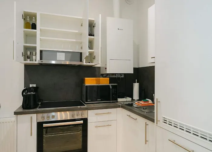 Comfy 3br Perfect For 4-6 Metro Free Parking *