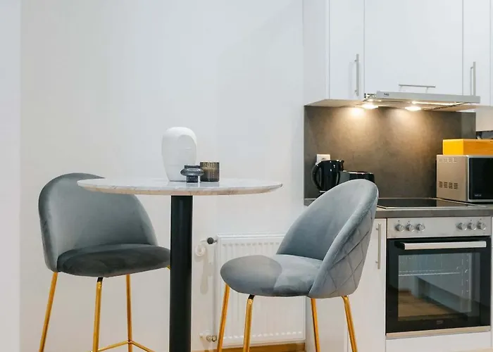 Comfy 3br Perfect For 4-6 Metro Free Parking * Viena